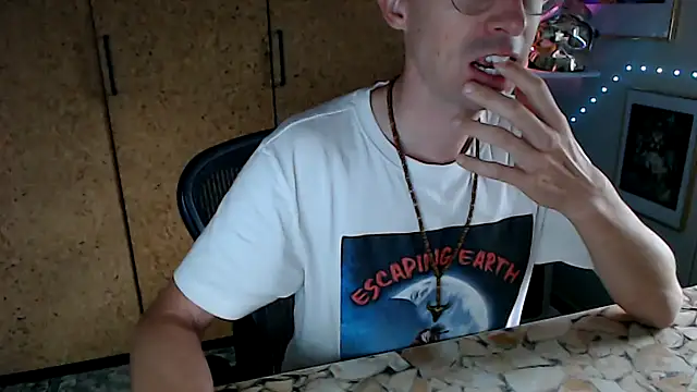 Snapshot of sakiramissy chatting on 09.25.25 sakiramissy online show from 09.25.25