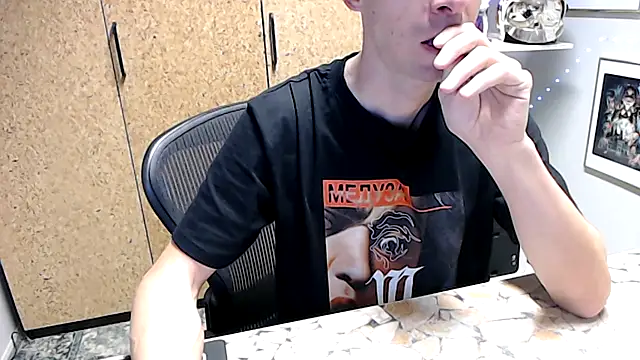 Snapshot of sakiramissy chatting on 10.10.25 sakiramissy online show from 10.10.25