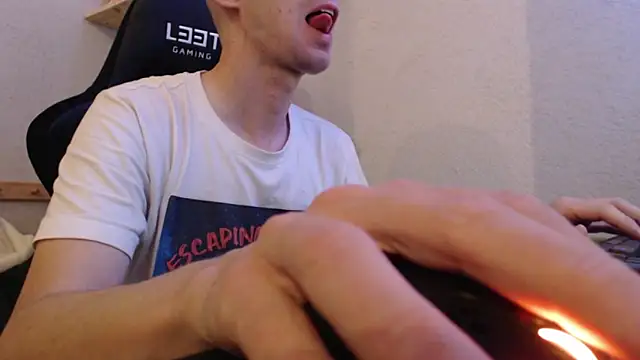 Snapshot of sakiramissy chatting on 10.25.25 sakiramissy online show from 10.25.25