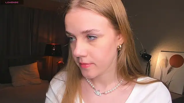 Snapshot of OdellaFrake chatting on 09.12.25 OdellaFrake online show from 09.12.25