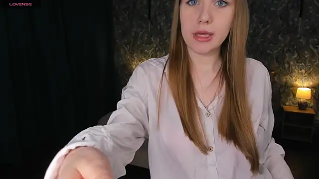 Snapshot of OdellaFrake chatting on 11.17.25 OdellaFrake online show from 11.17.25