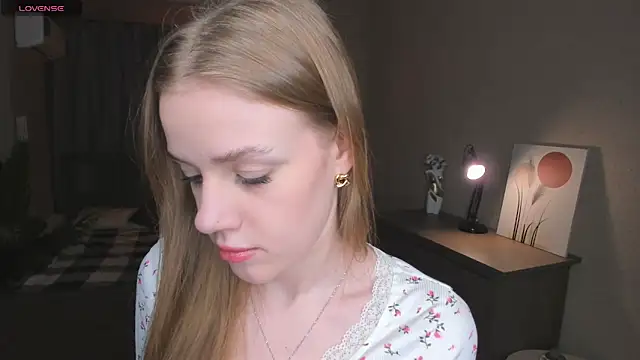 Snapshot of OdellaFrake chatting on 11.19.25 OdellaFrake online show from 11.19.25