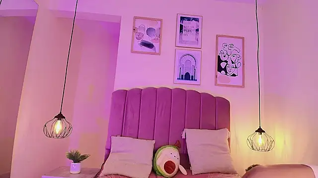 Isabelgh  online show from 10.07.25