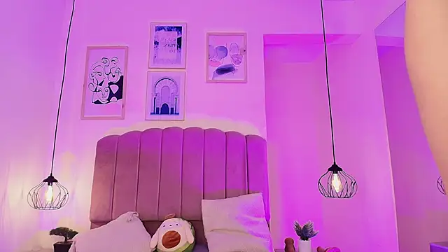 Isabelgh  online show from 10.26.25