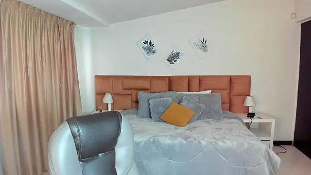 Snapshot of Catti_Brie chatting on 09.17.25 Catti Brie online show from 09.17.25