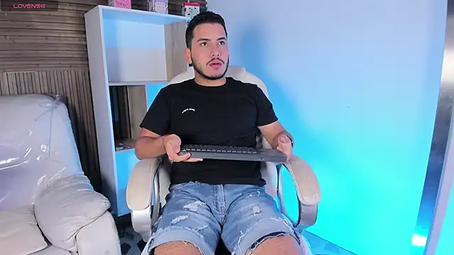 Axel grey  online show from 10.08.25