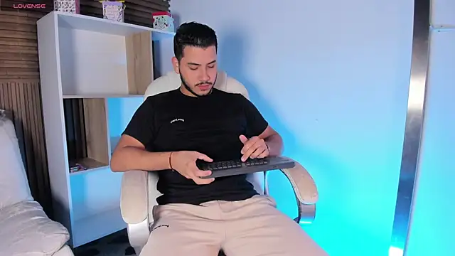 Axel grey  online show from 10.12.25