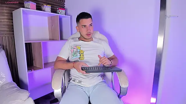 Axel grey  online show from 10.17.25