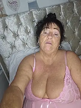 Snapshot of Angeldelightt chatting on 11.13.25 Angeldelightt online show from 11.13.25