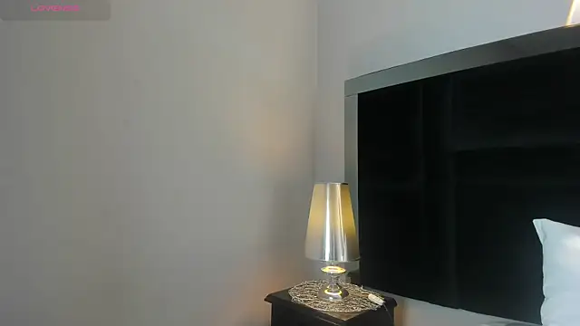 CarolineLee  online show from 03.26.26