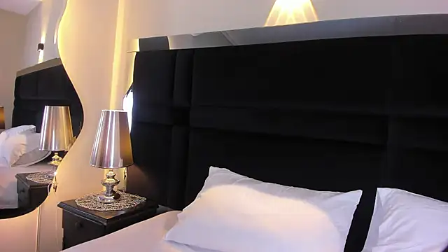 CarolineLee  online show from 06.30.26