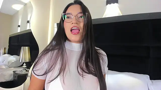 CarolineLee  online show from 07.21.26