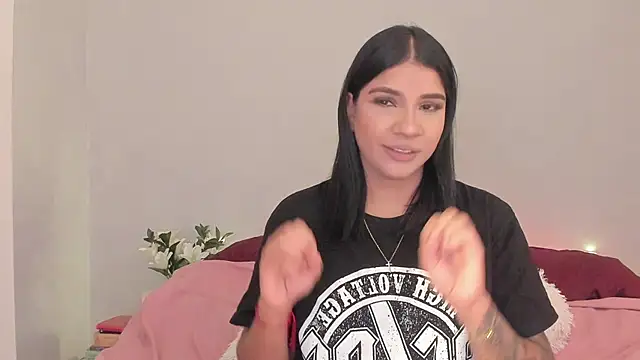 Snapshot of Laura-angeel chatting on 10.30.25 Laura-angeel online show from 10.30.25