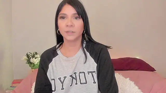 Snapshot of Laura-angeel chatting on 11.03.25 Laura-angeel online show from 11.03.25