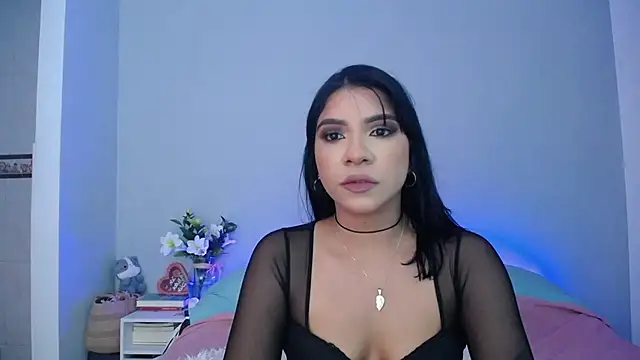 Snapshot of Laura-angeel chatting on 11.22.25 Laura-angeel online show from 11.22.25