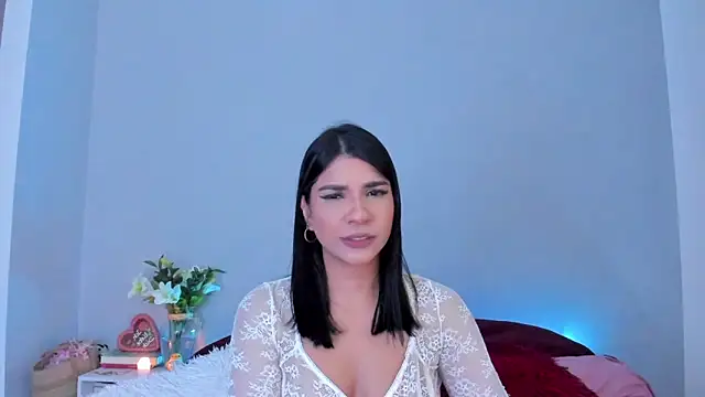 Snapshot of Laura-angeel chatting on 11.25.25 Laura-angeel online show from 11.25.25