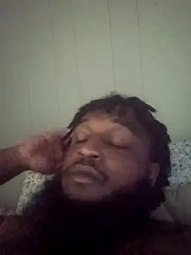 Snapshot of Longthickdick33 chatting on 09.25.25 Longthickdick33 online show from 09.25.25