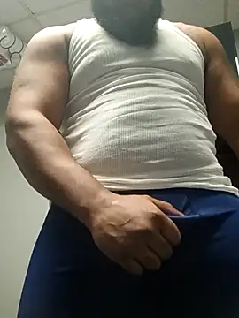 Snapshot of Longthickdick33 chatting on 11.18.25 Longthickdick33 online show from 11.18.25