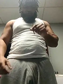 Snapshot of Longthickdick33 chatting on 12.14.25 Longthickdick33 online show from 12.14.25