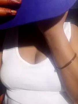 Snapshot of hottiebaba_01 chatting on 10.13.25 hottiebaba 01 online show from 10.13.25