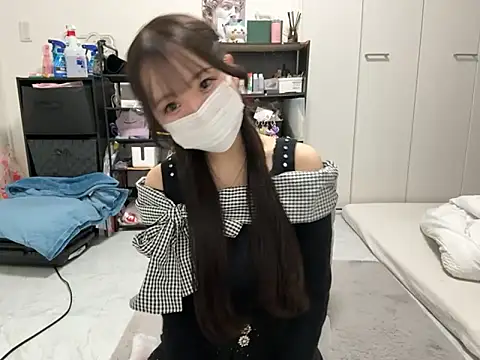 Snapshot of nano-da-u chatting on 10.04.25 nano-da-u online show from 10.04.25