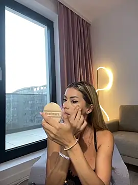 Snapshot of _Luxie_ chatting on 10.21.25 Luxie online show from 10.21.25