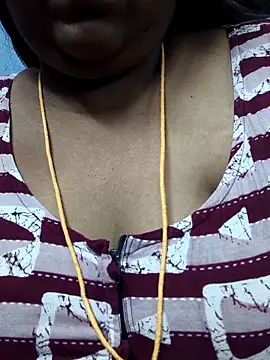 Snapshot of TAMIL_ELAKKIYA chatting on 09.25.25 TAMIL ELAKKIYA online show from 09.25.25