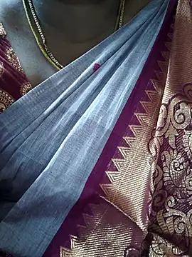 Snapshot of TAMIL_ELAKKIYA chatting on 01.15.26 TAMIL ELAKKIYA online show from 01.15.26