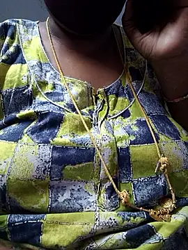 Snapshot of TAMIL_ELAKKIYA chatting on 02.17.26 TAMIL ELAKKIYA online show from 02.17.26