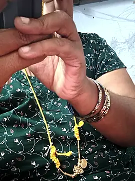 Snapshot of TAMIL_ELAKKIYA chatting on 02.25.26 TAMIL ELAKKIYA online show from 02.25.26