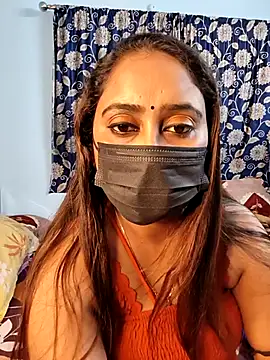 Snapshot of Cute-lusi chatting on 10.31.25 Cute-lusi online show from 10.31.25