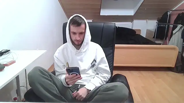 Snapshot of Bez3ybik chatting on 10.16.25 Bez3ybik online show from 10.16.25