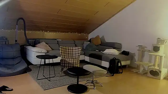 Snapshot of Bez3ybik chatting on 11.18.25 Bez3ybik online show from 11.18.25