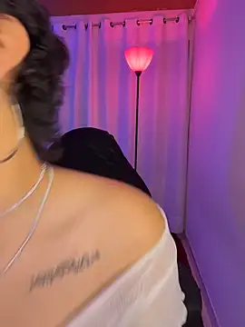 Snapshot of ZahaRose chatting on 11.30.25 ZahaRose online show from 11.30.25