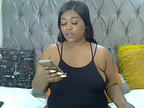 Snapshot of BigAssjuicy26 chatting on 11.06.25 BigAssjuicy26 online show from 11.06.25