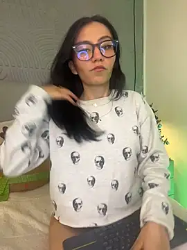 eviegothel  online show from 12.02.25