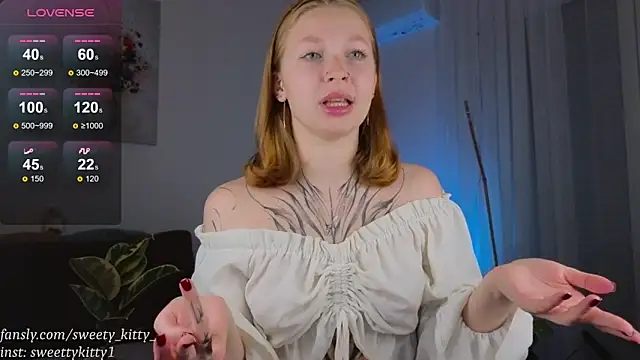 Snapshot of sweettykitty chatting on 11.26.25 sweettykitty online show from 11.26.25