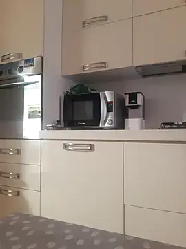 singolo discreto online show from 04.10.26