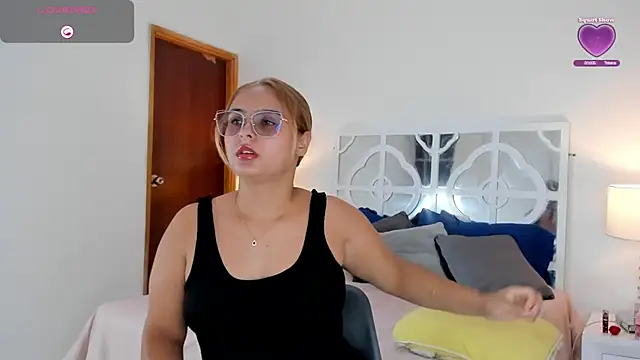 MikaelaStone online show from 09.22.25