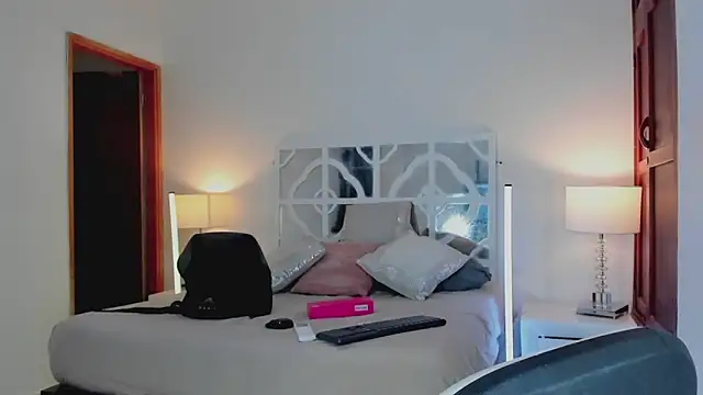 MikaelaStone online show from 02.04.26