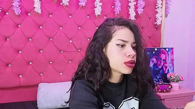 Snapshot of Nanis_James chatting on 11.11.25 Nanis James online show from 11.11.25