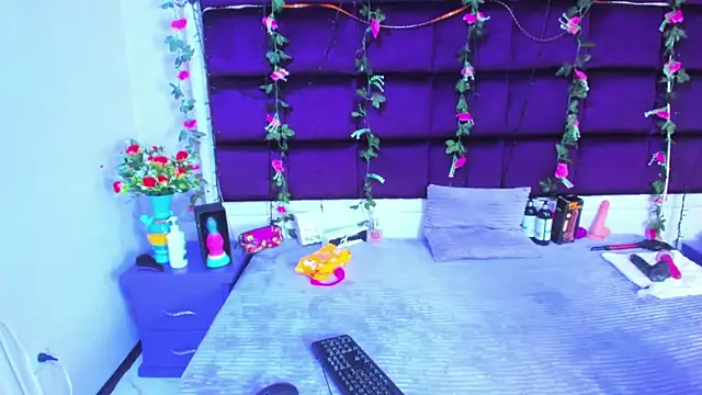 Nanis James online show from 05.24.26