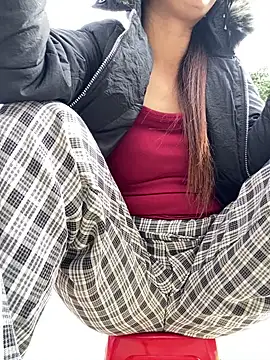 Huong-Ly online show from 12.20.25