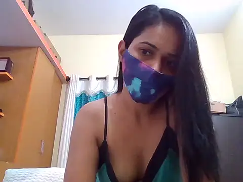 Snapshot of Curvyqueenz chatting on 11.05.25 Curvyqueenz online show from 11.05.25