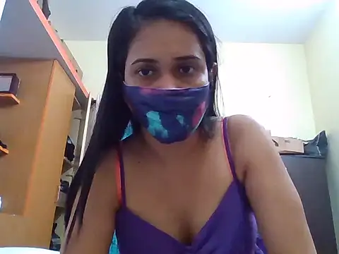 Snapshot of Curvyqueenz chatting on 11.06.25 Curvyqueenz online show from 11.06.25