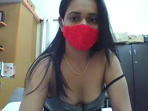 Snapshot of Curvyqueenz chatting on 12.18.25 Curvyqueenz online show from 12.18.25