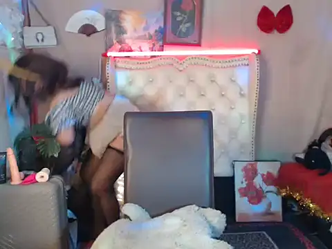 miss laila  online show from 09.13.25