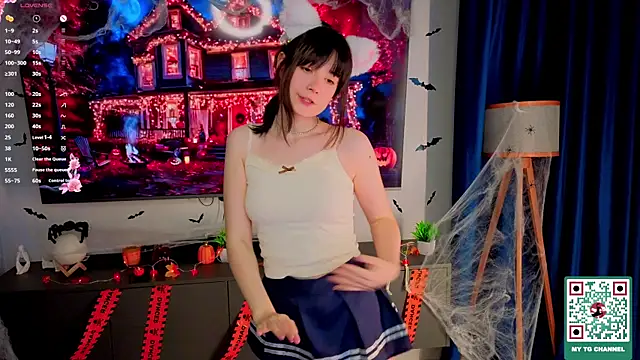 Honeey Beee online show from 10.29.25