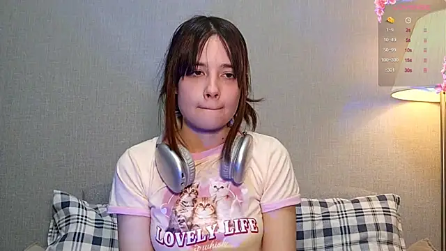 Honeey Beee online show from 12.15.25