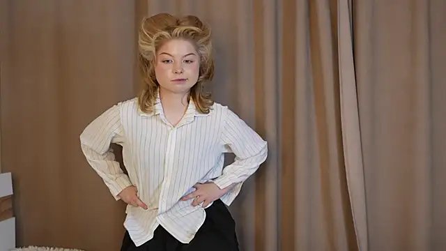 Snapshot of Stella_Vanila chatting on 10.08.25 Stella Vanila online show from 10.08.25